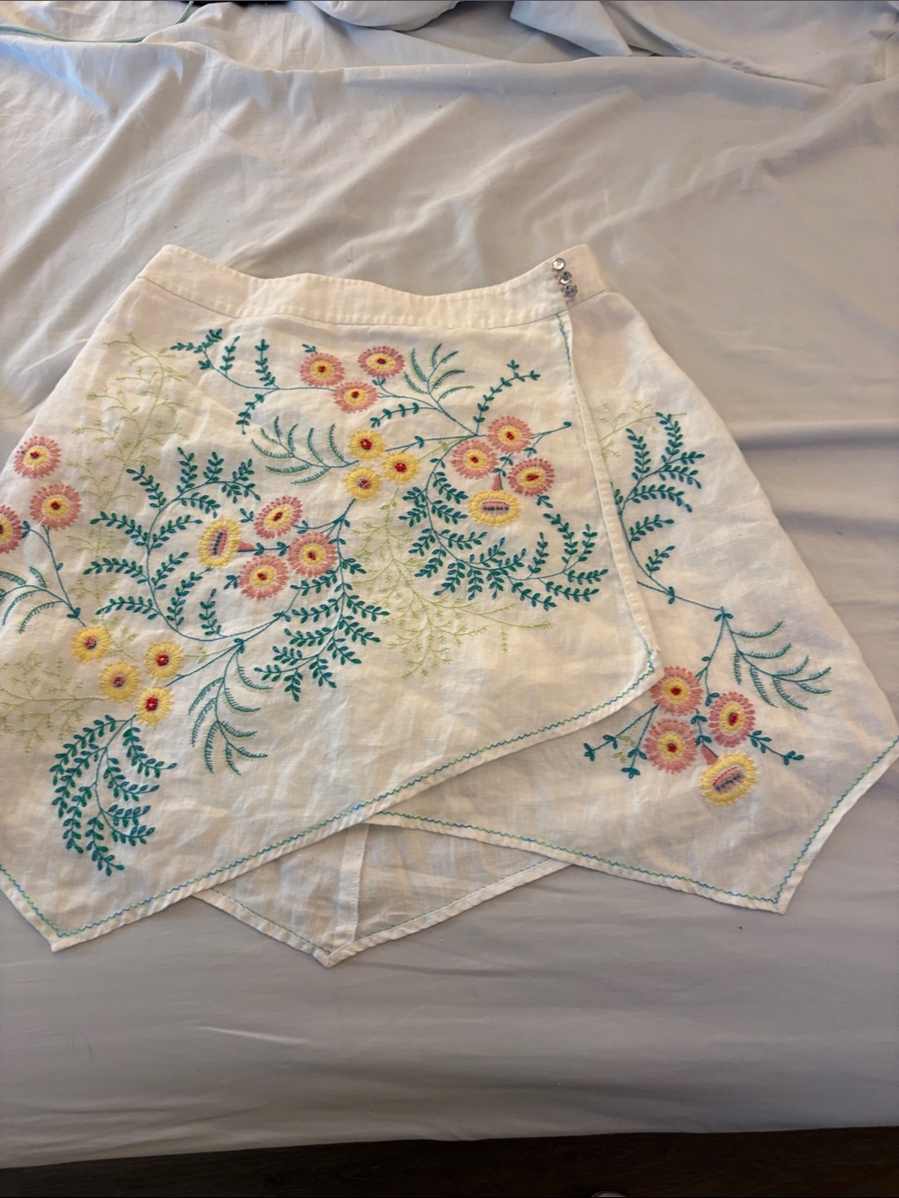 Ted Baker London White Asymmetrical Embroidered Floral Wrap Skirt